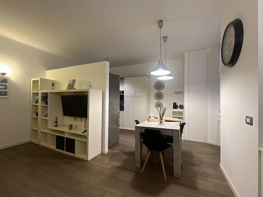 Florence Place Apartment Милано Екстериор снимка