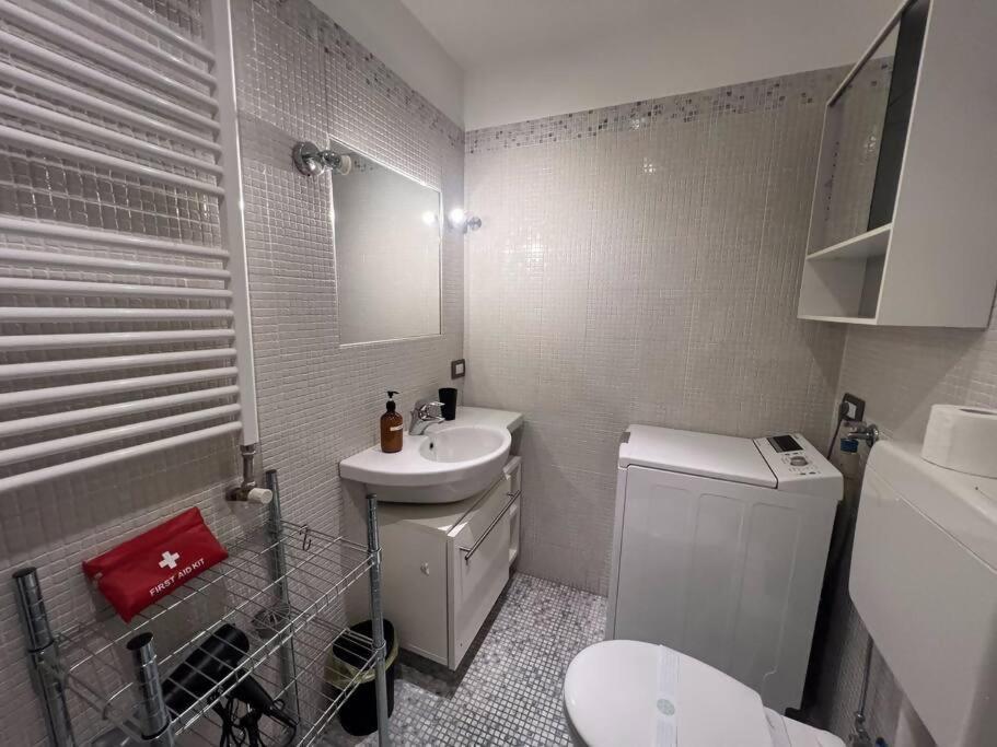 Florence Place Apartment Милано Екстериор снимка