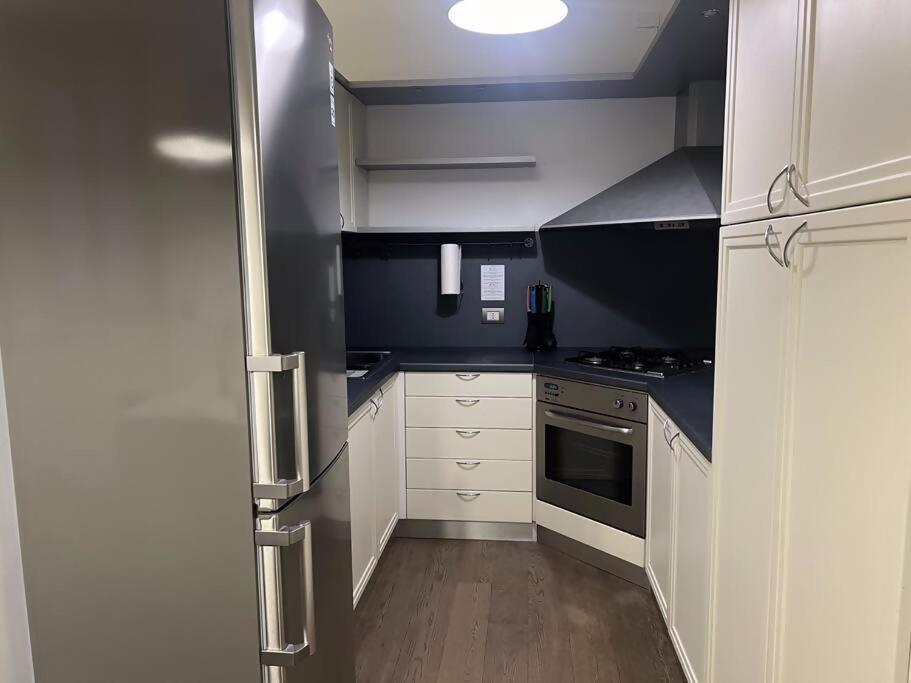 Florence Place Apartment Милано Екстериор снимка