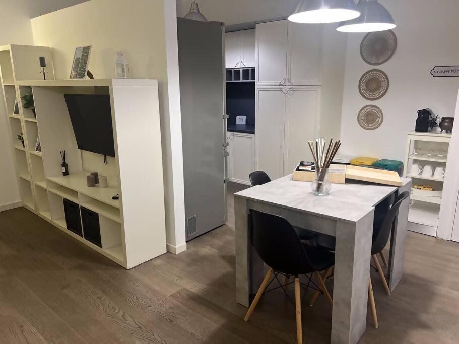 Florence Place Apartment Милано Екстериор снимка